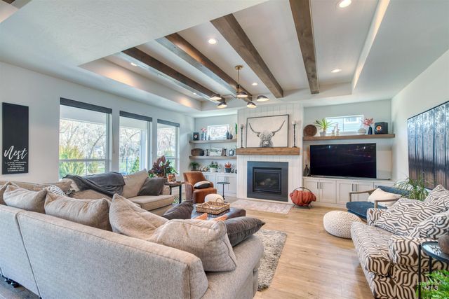 3308 W Miners Farm Dr, Boise, ID 83714