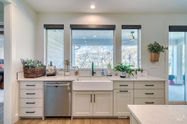 3308 W Miners Farm Dr, Boise, ID 83714