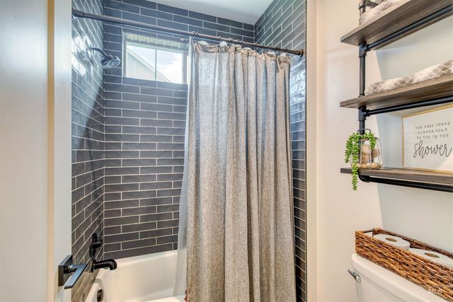 3308 W Miners Farm Dr, Boise, ID 83714