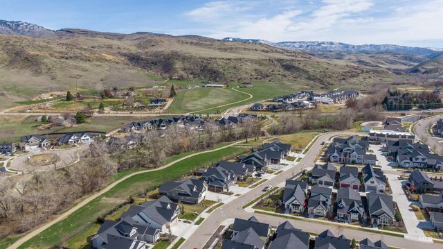 3308 W Miners Farm Dr, Boise, ID 83714