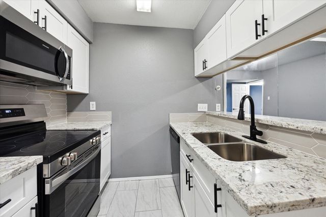 2100 Wilcrest Drive 225, Houston, TX 77042