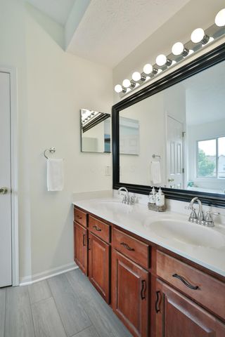 3193 Guffey Drive, Grove City, OH 43123