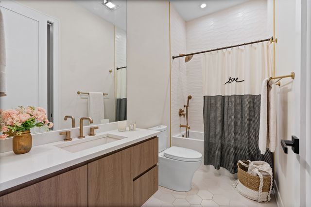 1938 W Augusta Boulevard 304, Chicago, IL 60622