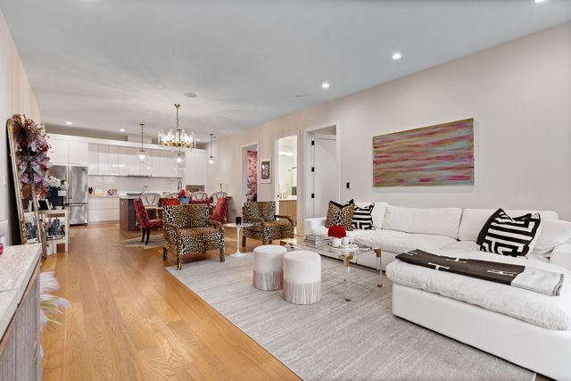 1938 W Augusta Boulevard 304, Chicago, IL 60622