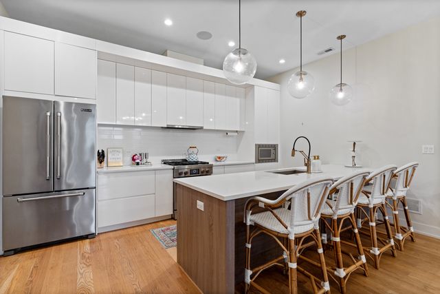1938 W Augusta Boulevard 304, Chicago, IL 60622