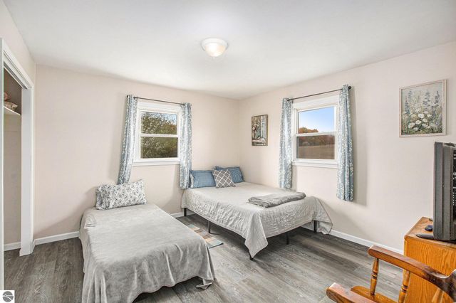 8142 W 32 Road, Harrietta, MI 49638