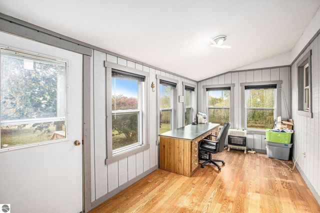 8142 W 32 Road, Harrietta, MI 49638