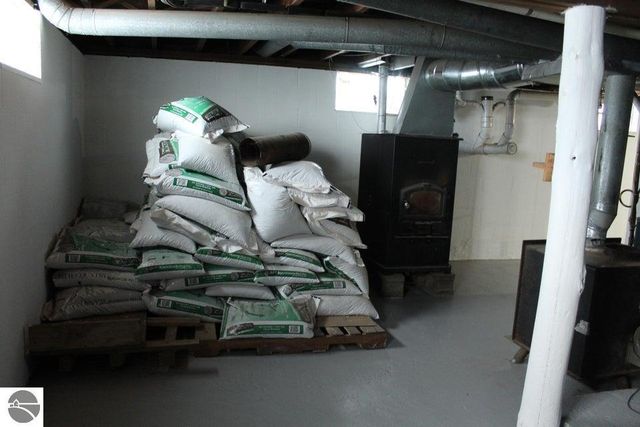 8142 W 32 Road, Harrietta, MI 49638