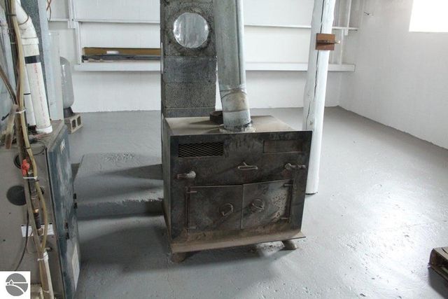 8142 W 32 Road, Harrietta, MI 49638