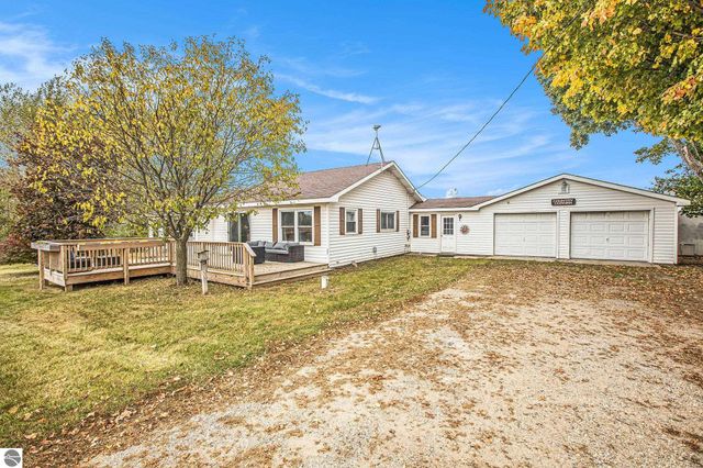 8142 W 32 Road, Harrietta, MI 49638