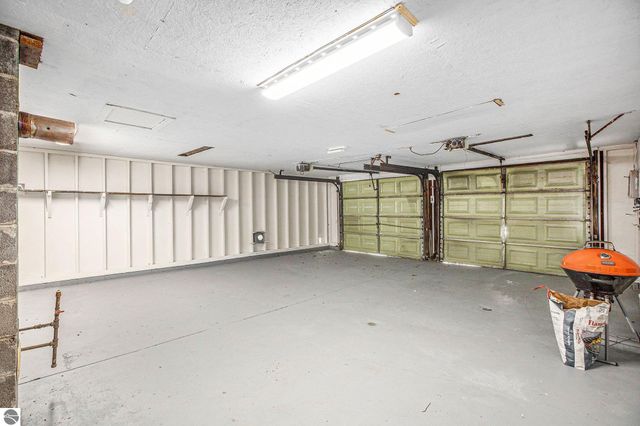 8142 W 32 Road, Harrietta, MI 49638