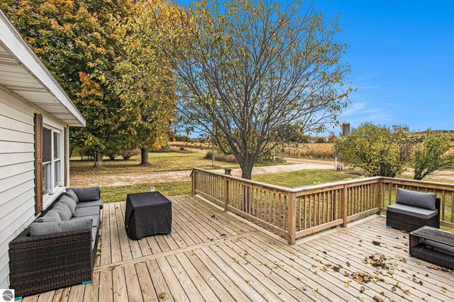 8142 W 32 Road, Harrietta, MI 49638