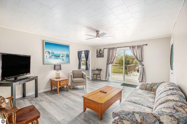 8142 W 32 Road, Harrietta, MI 49638