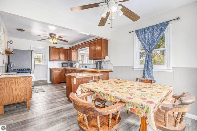 8142 W 32 Road, Harrietta, MI 49638