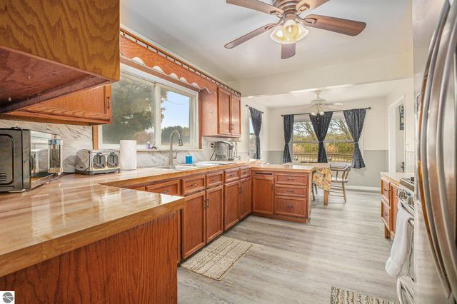 8142 W 32 Road, Harrietta, MI 49638