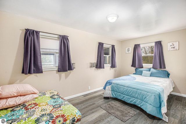 8142 W 32 Road, Harrietta, MI 49638