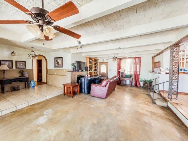 9262 N Highway 77, Lexington, TX 78947