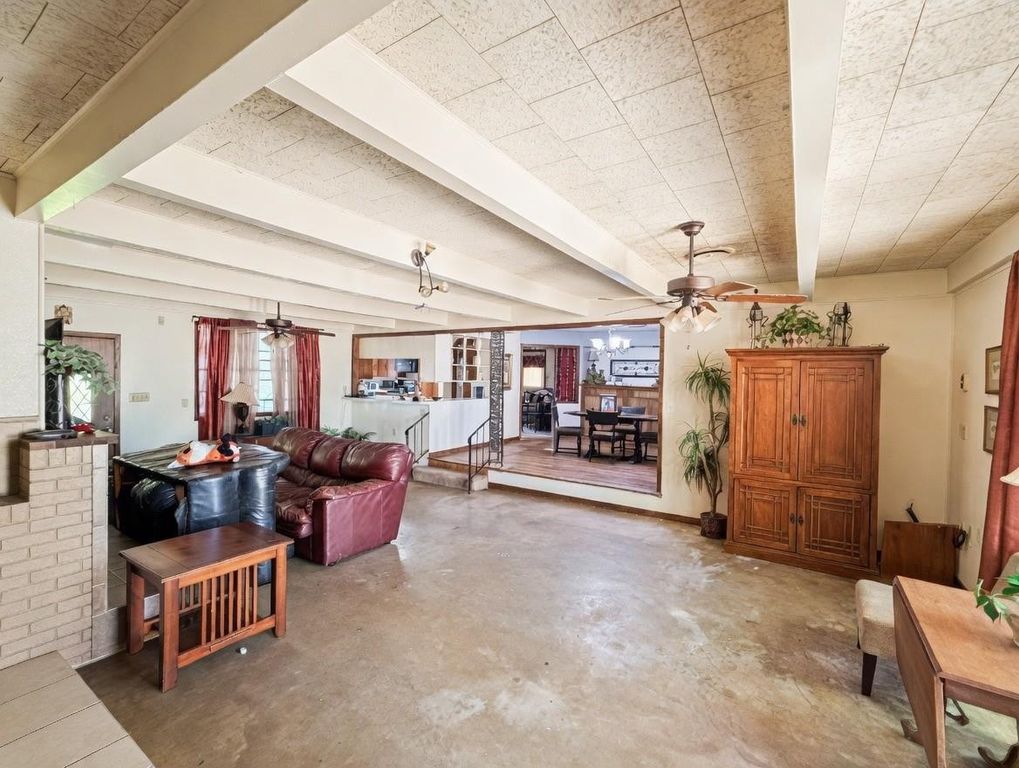 9262 N Highway 77, Lexington, TX 78947