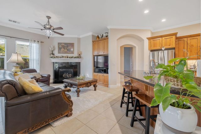 729 St Thomas Court, Exeter, CA 93221