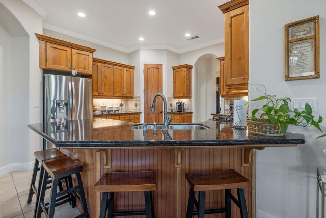 729 St Thomas Court, Exeter, CA 93221