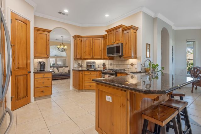 729 St Thomas Court, Exeter, CA 93221