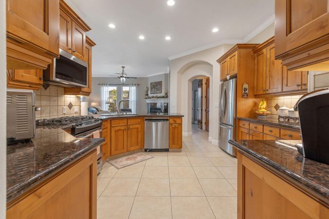 729 St Thomas Court, Exeter, CA 93221