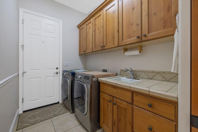 729 St Thomas Court, Exeter, CA 93221