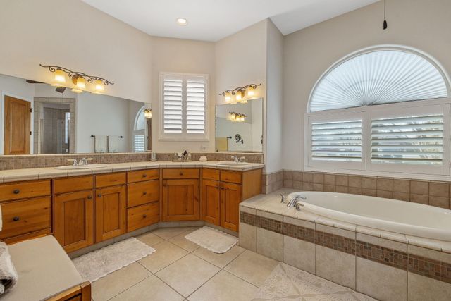 729 St Thomas Court, Exeter, CA 93221