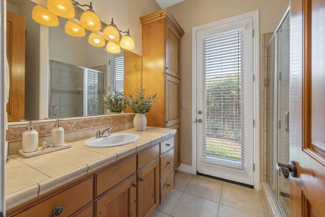 729 St Thomas Court, Exeter, CA 93221