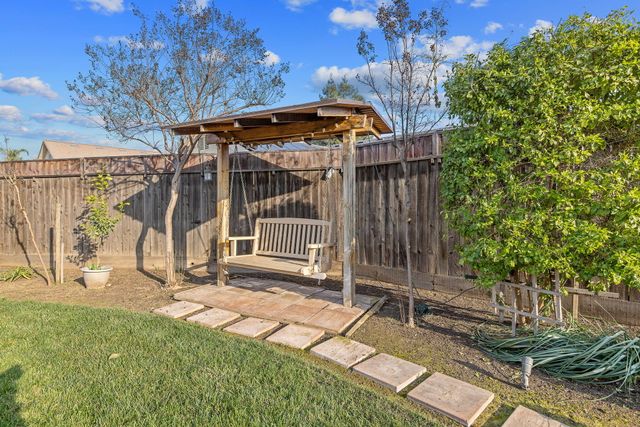 729 St Thomas Court, Exeter, CA 93221