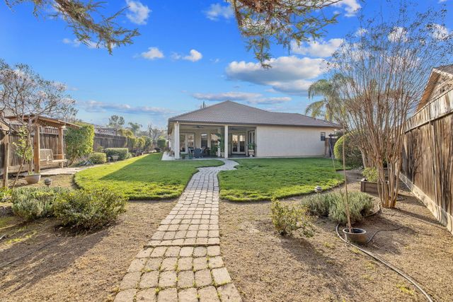 729 St Thomas Court, Exeter, CA 93221