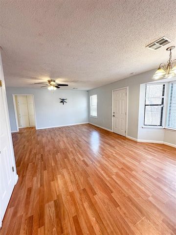 2711 NE Euclid, Lawton, OK 73507