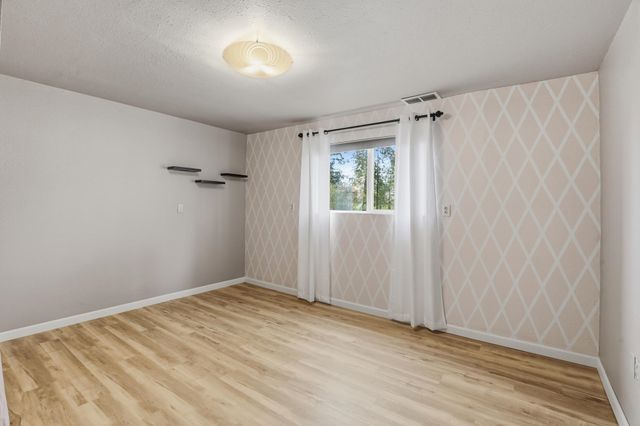 323 E Eleventh St, Deer Park, WA 99006