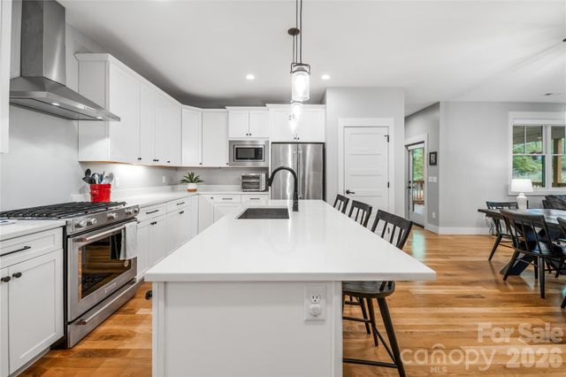 9 Ashe Park Circle, Asheville, NC 28806