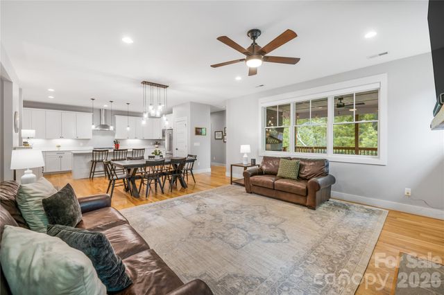 9 Ashe Park Circle, Asheville, NC 28806
