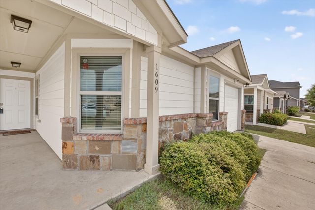 1609 Village Park Trail, Burleson, TX 76028