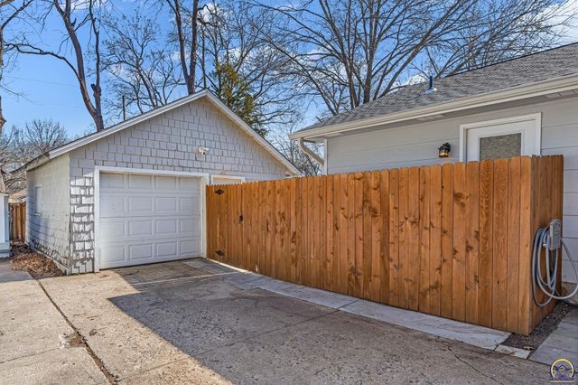 916 SW Warren AVE, Topeka, KS 66606