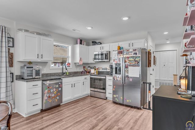 916 SW Warren AVE, Topeka, KS 66606