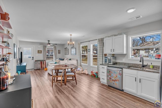 916 SW Warren AVE, Topeka, KS 66606