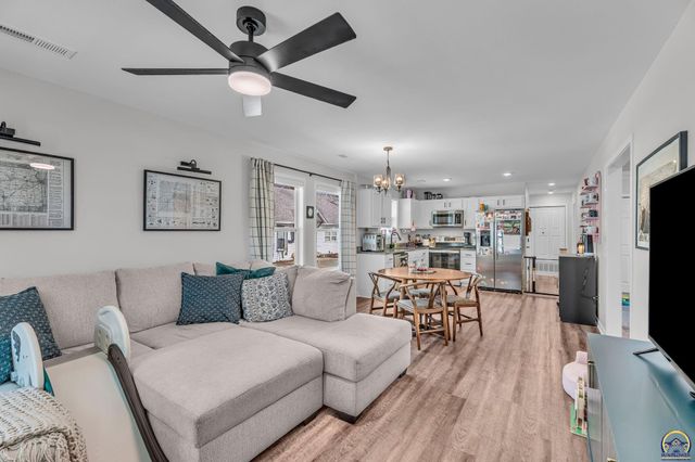 916 SW Warren AVE, Topeka, KS 66606