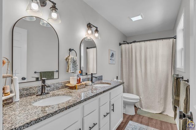 916 SW Warren AVE, Topeka, KS 66606