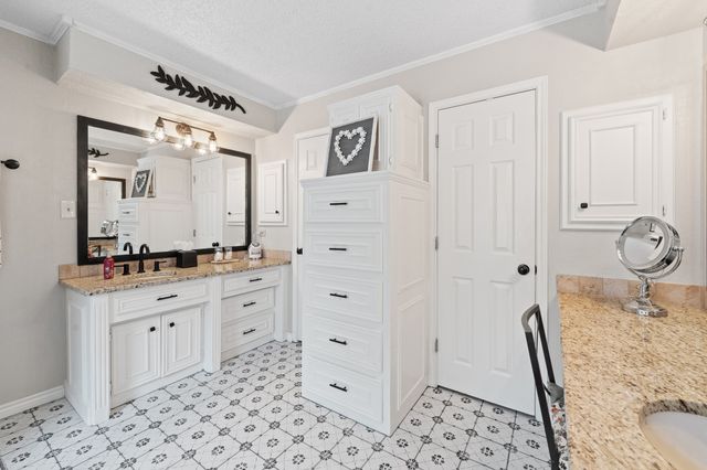 1004 Canyon Court, Cleburne, TX 76033