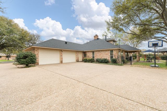 1004 Canyon Court, Cleburne, TX 76033