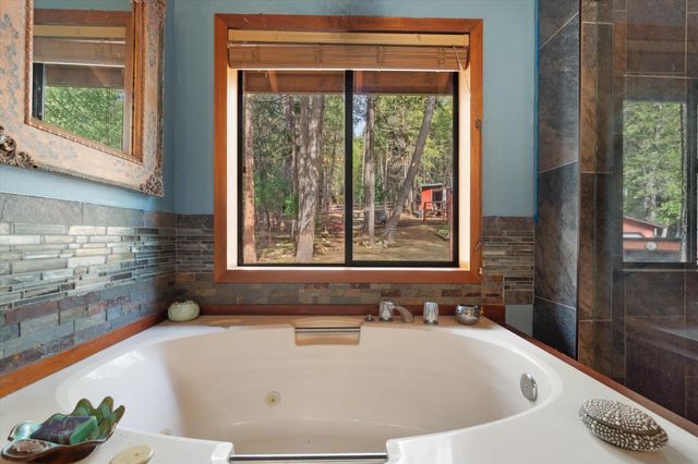 200 Button Road, Weaverville, CA 96093