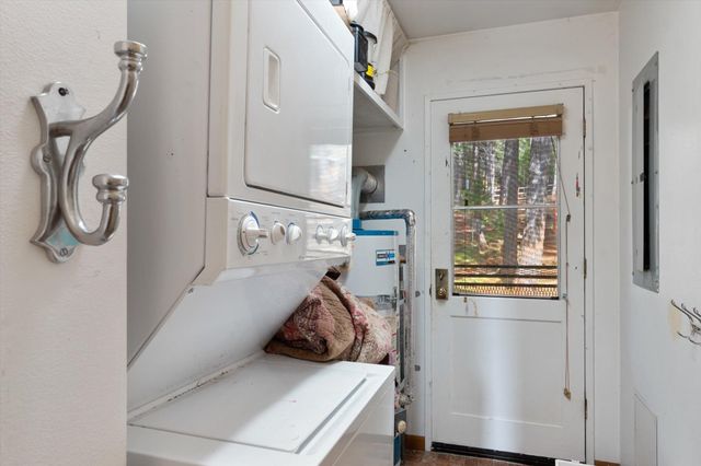 200 Button Road, Weaverville, CA 96093