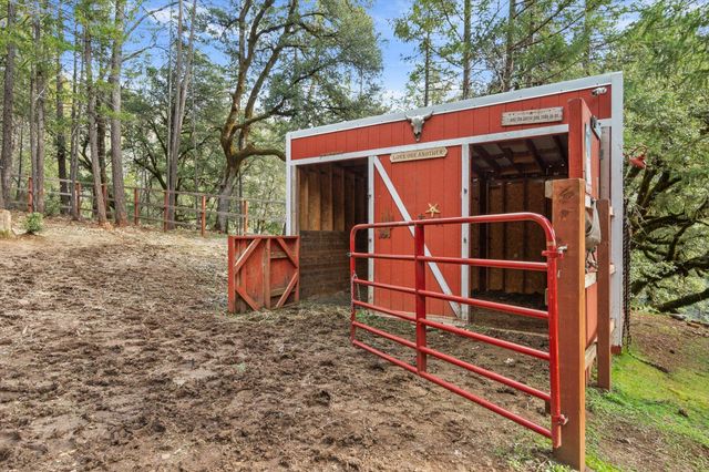 200 Button Road, Weaverville, CA 96093