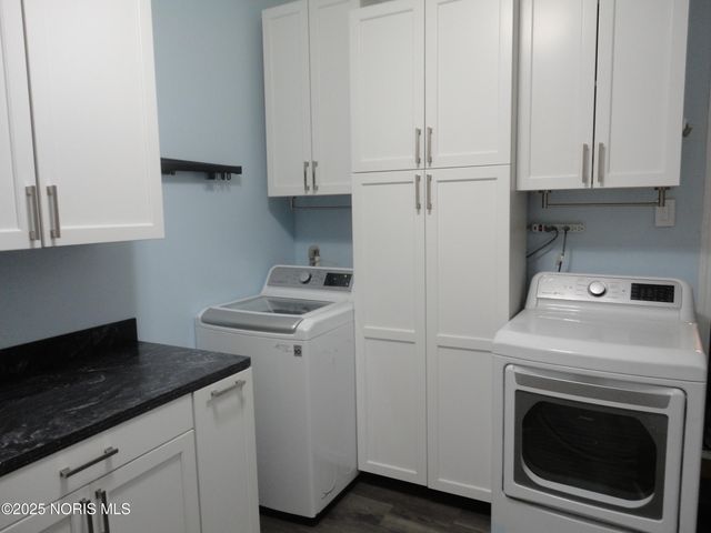 1228 Eastland Drive, Oregon, OH 43616