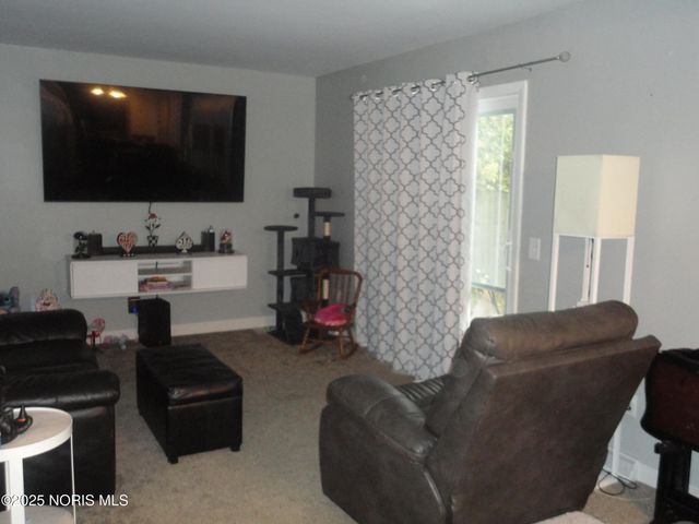 1228 Eastland Drive, Oregon, OH 43616