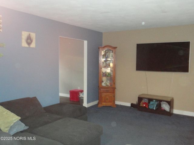 1228 Eastland Drive, Oregon, OH 43616