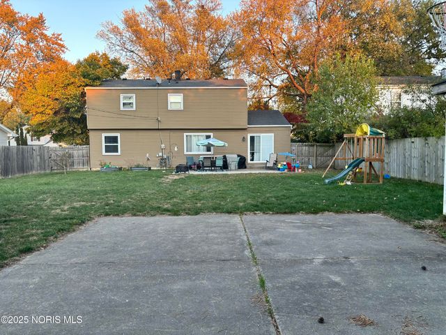 1228 Eastland Drive, Oregon, OH 43616